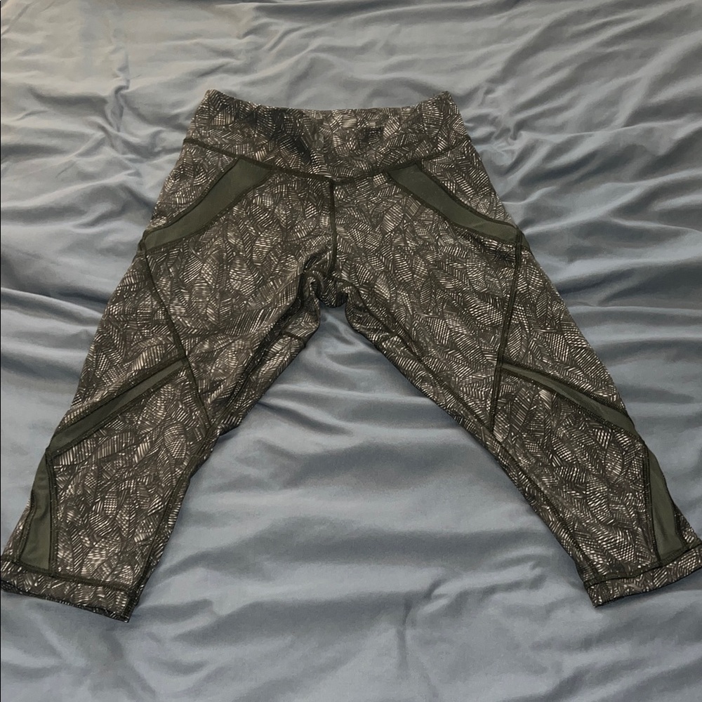 Lululemon Athletica cool to street gator green crops